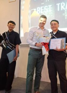Amisewaka Desa Les Community Center student graduation Duwik