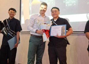 student Duwik, winner of the Best Trainee Award in the Food & Beverage Production Department.