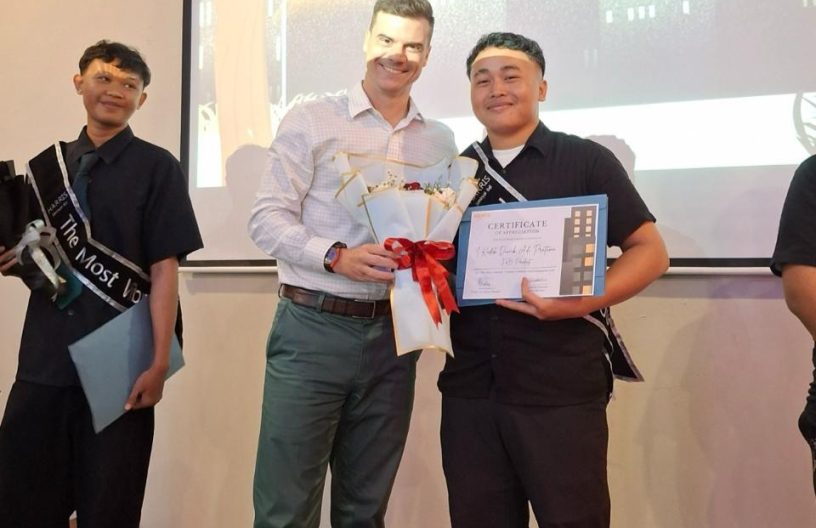 student Duwik, winner of the Best Trainee Award in the Food & Beverage Production Department.